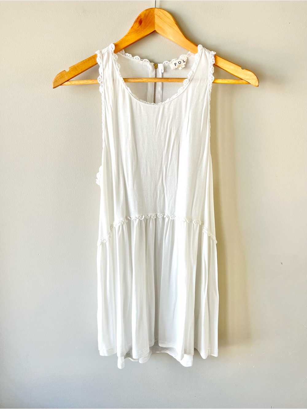 POL White Sleeveless Flowing Tunic Tank Top Crochet Trim Size Large -Bohemian